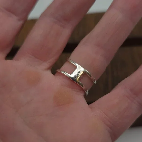 Size 7 925 Sterling Silver Simple Abstract Style Single Line Ring - Picture 3 of 7